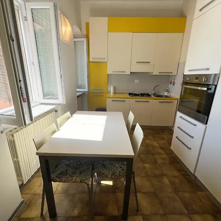 Casa Fronte Mare, Bilocale, San Terenzo 아파트 레리치